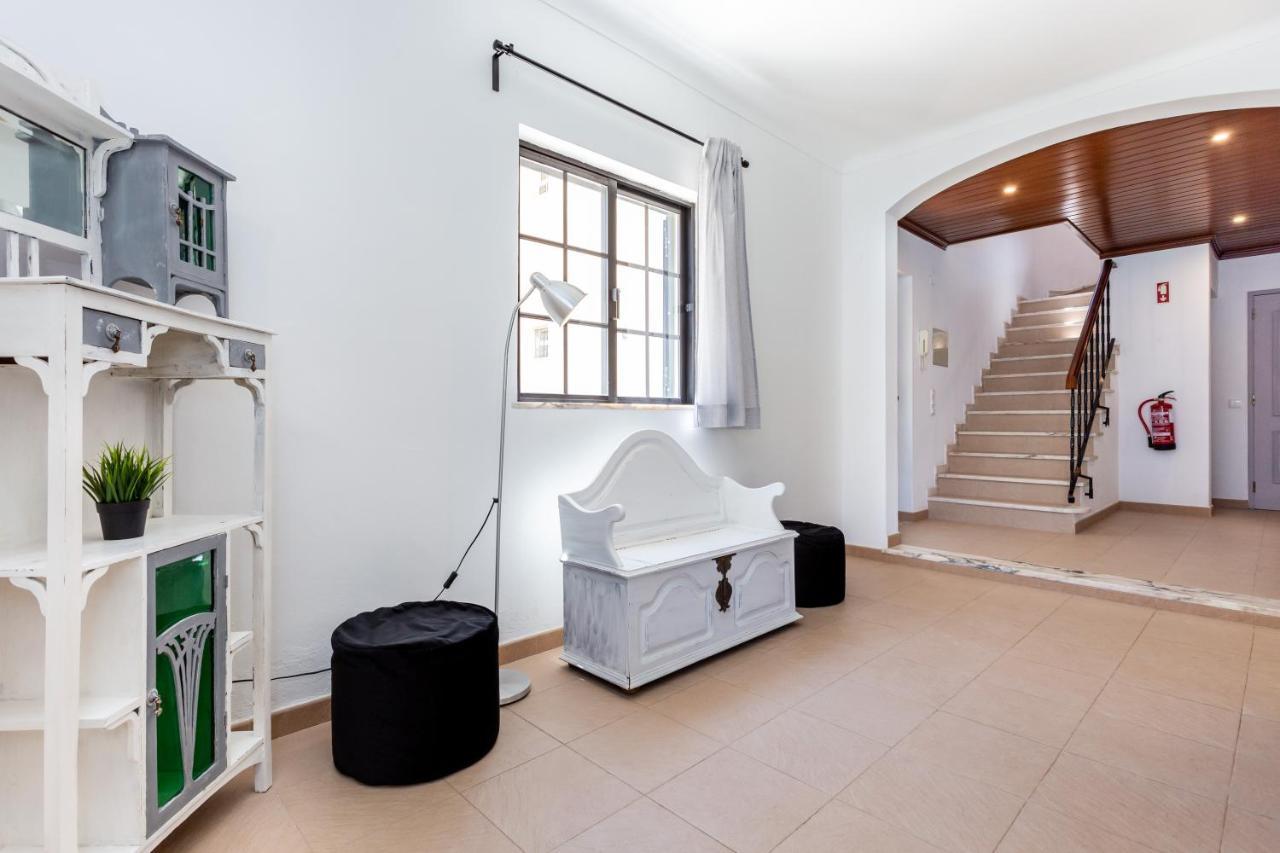 Best Guest Residence Lagos Bagian luar foto
