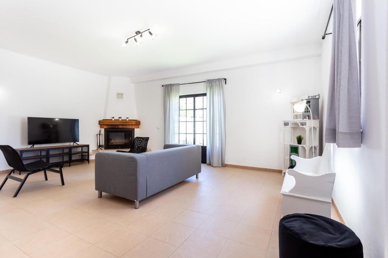 Best Guest Residence Lagos Bagian luar foto