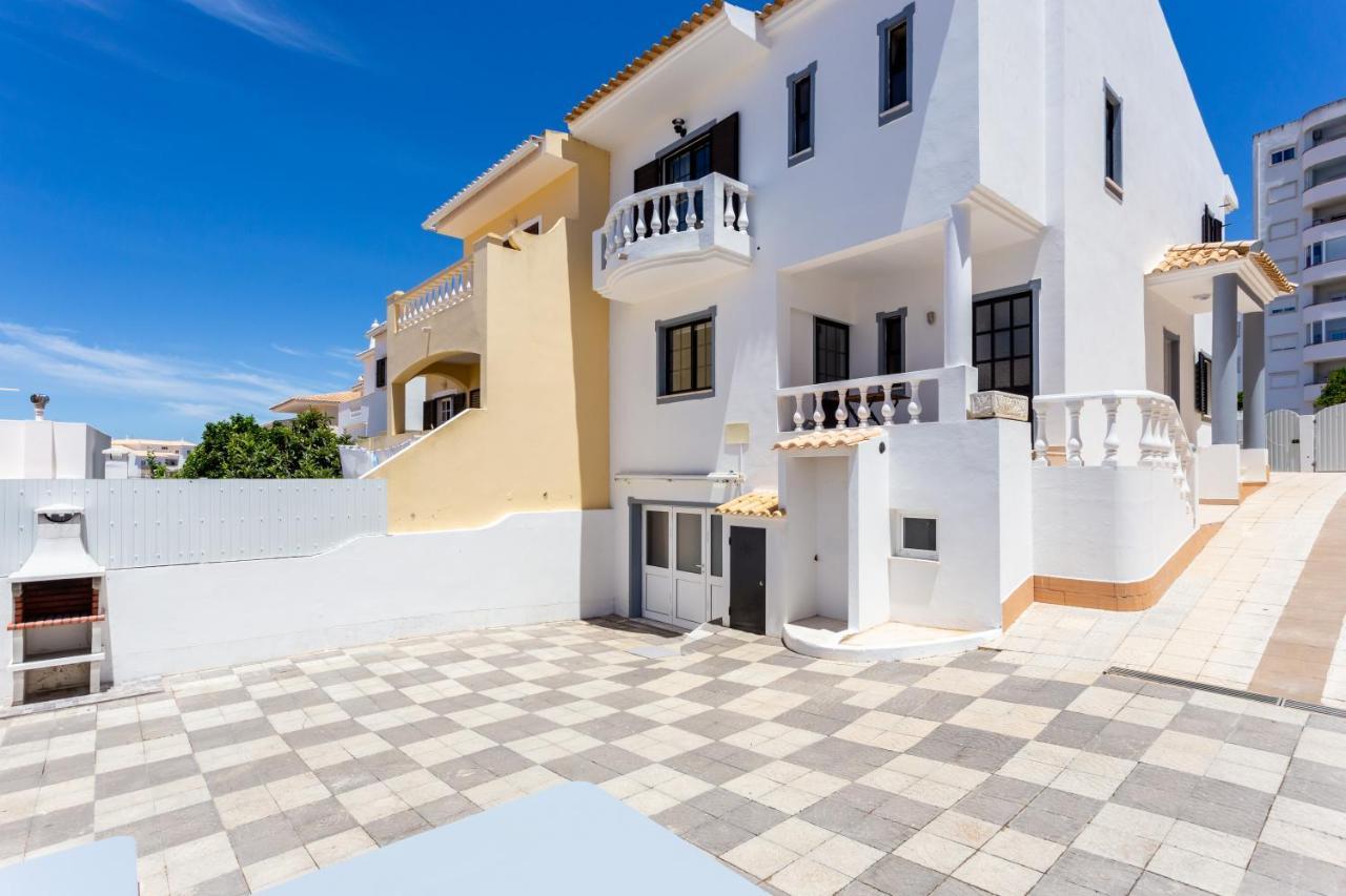 Best Guest Residence Lagos Bagian luar foto