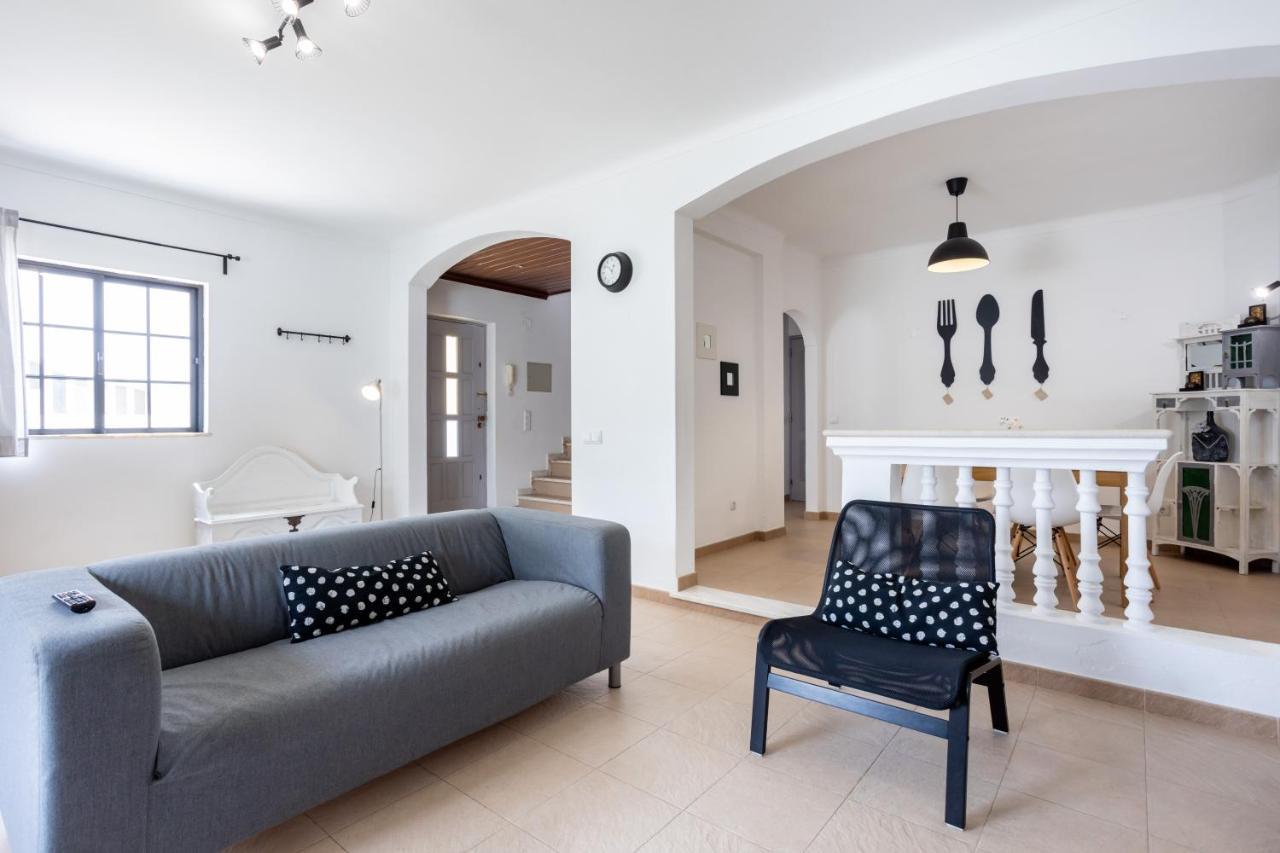 Best Guest Residence Lagos Bagian luar foto