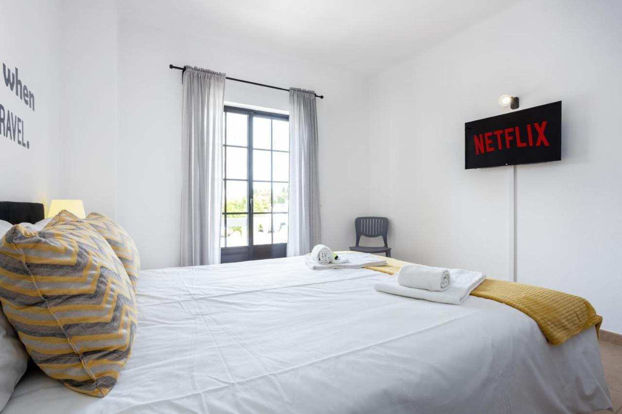 Best Guest Residence Lagos Bagian luar foto