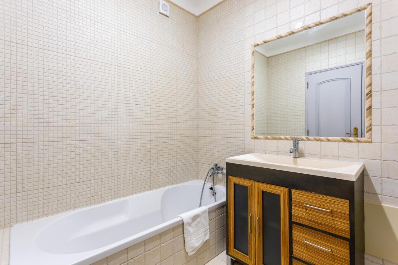 Best Guest Residence Lagos Bagian luar foto