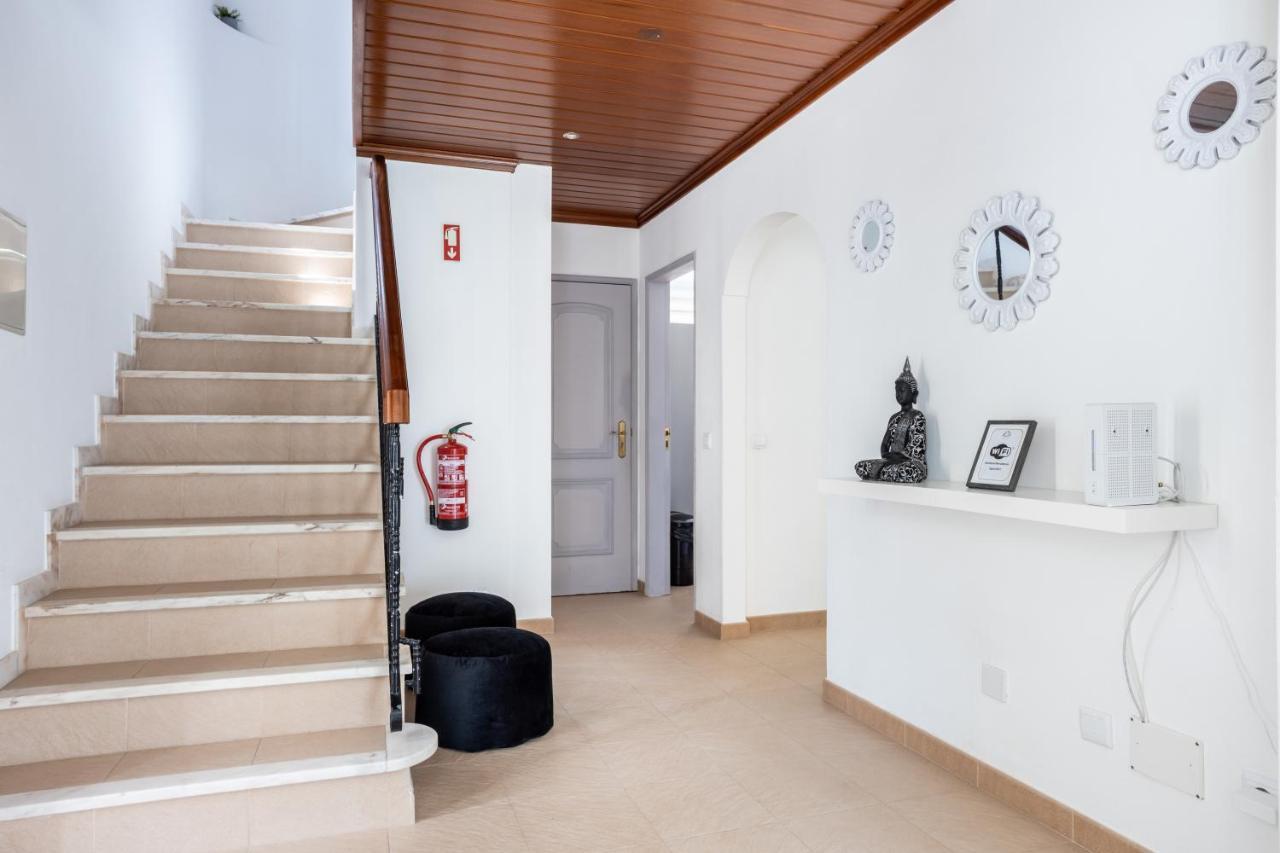 Best Guest Residence Lagos Bagian luar foto