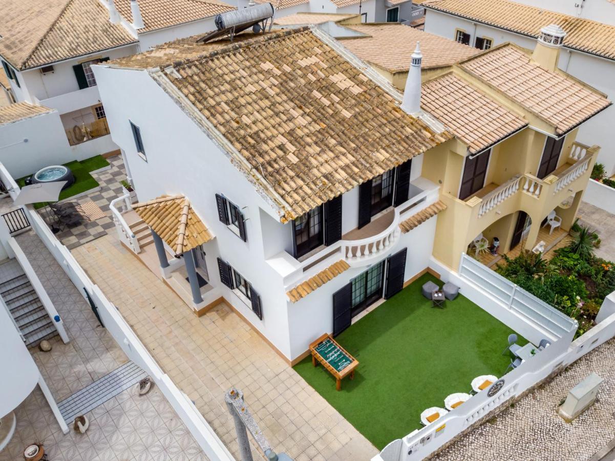Best Guest Residence Lagos Bagian luar foto